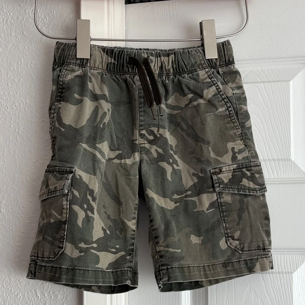 Old Navy Boys 8 Cargo Camo Shorts